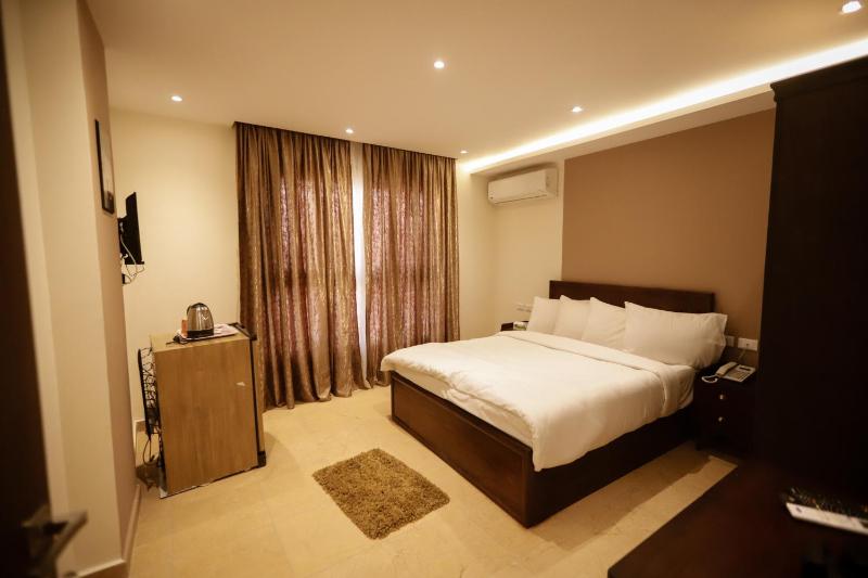 Double Room image 3