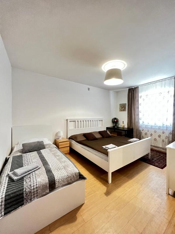 Economy Triple Room with Shared Bathroom image 3