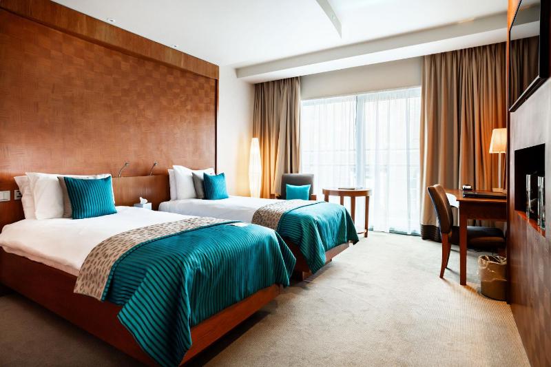 Gold Twin Room image 1