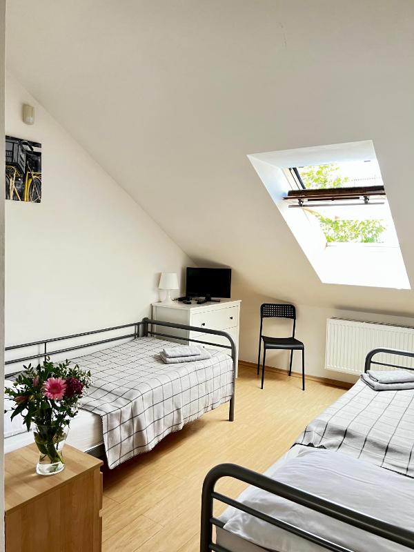 Twin Room with Shared Bathroom image 2