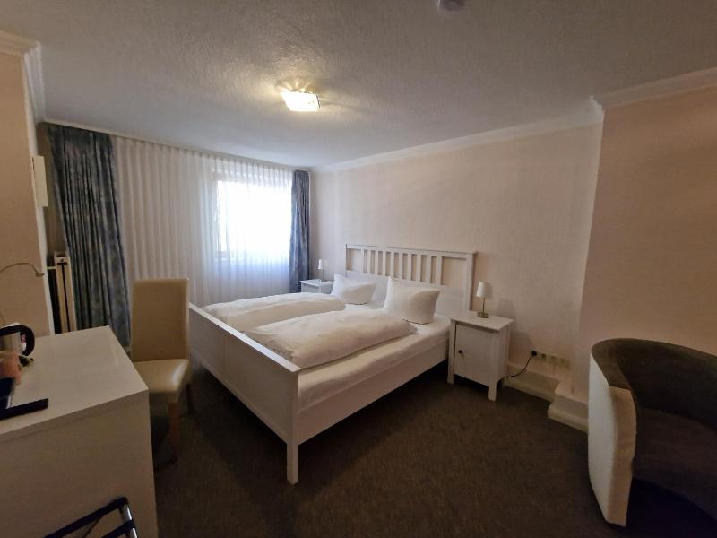 Double Room image 4