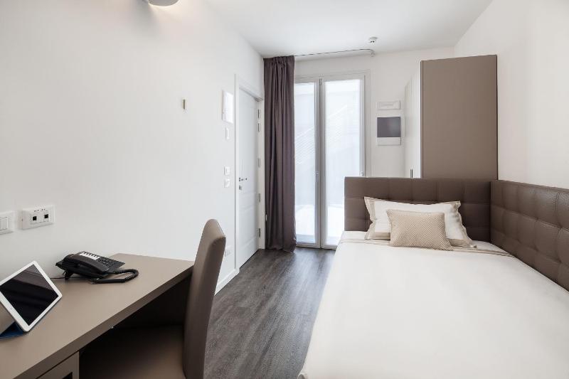 Single Room image 4