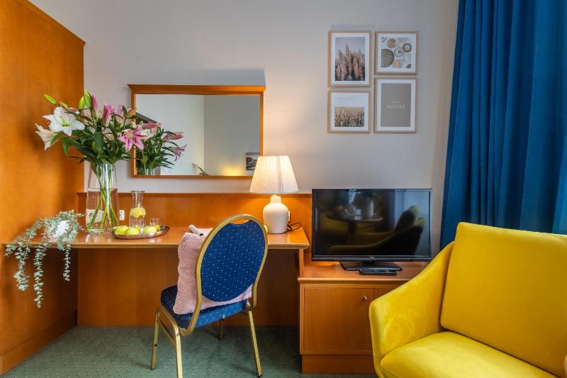 Hotel Sofia by The Railway Station Wroclaw - image 38