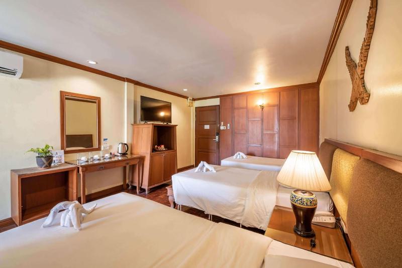 Superior Triple Room image 1