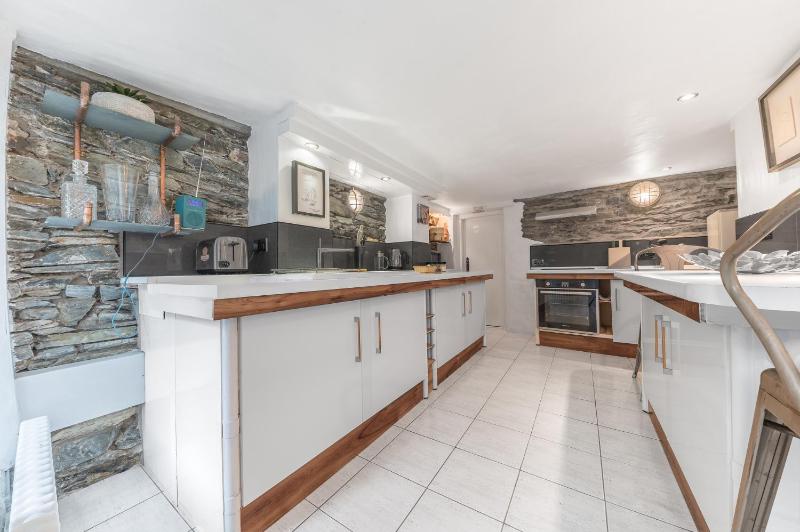 Sunny Brae dog friendly Windermere Cottage - image 27
