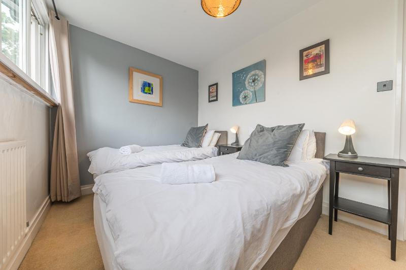 Sunny Brae dog friendly Windermere Cottage - image 26