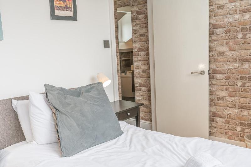 Sunny Brae dog friendly Windermere Cottage - image 4