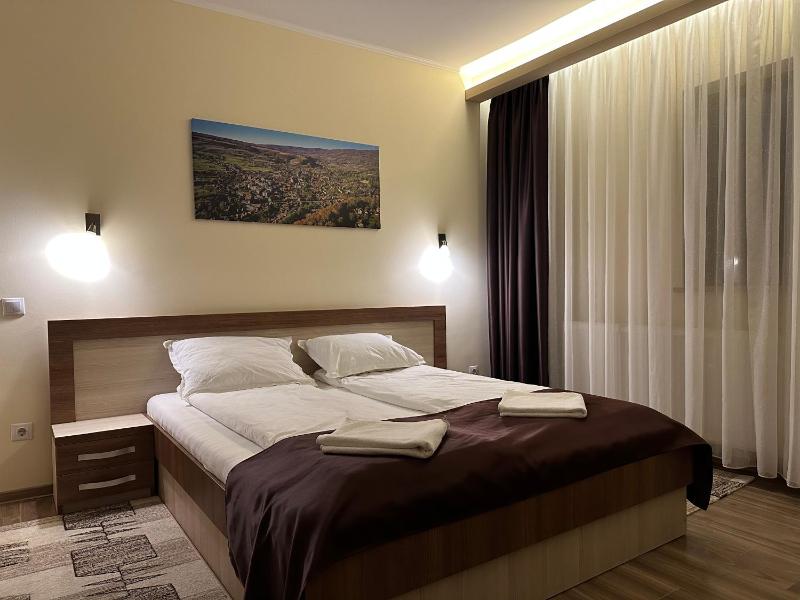 Double Room with Private Bathroom image 1