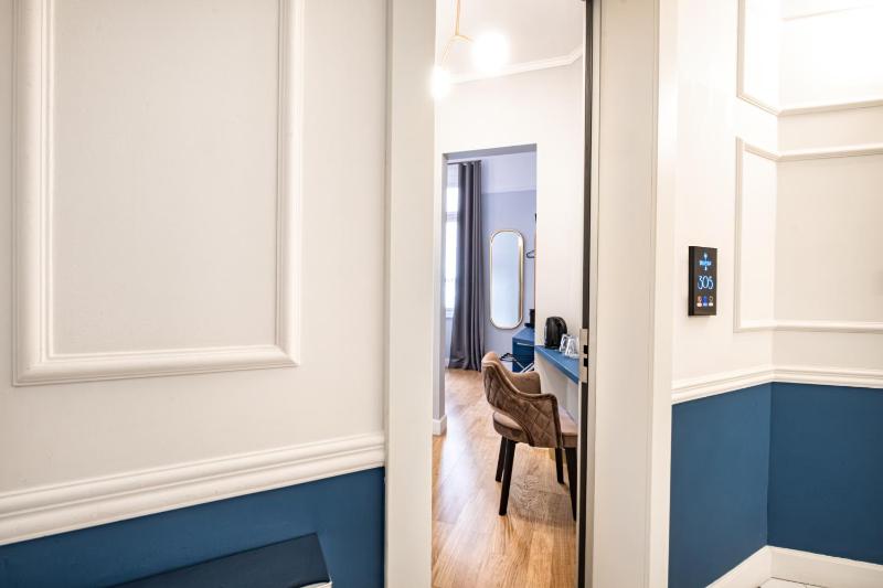 Deluxe Double Room image 2