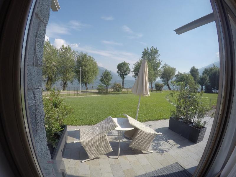 Superior Double or Twin Room with Frontal Lake View image 4