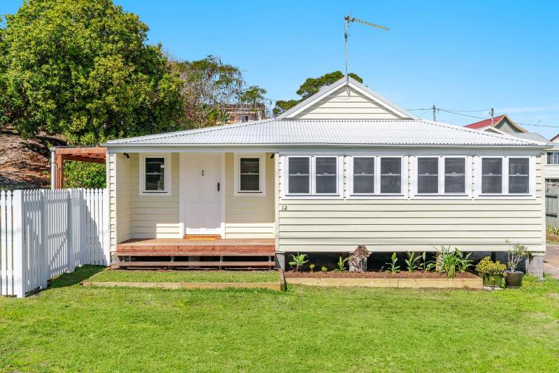 Lime Tree Cottage - Pet Friendly Paradise in the Heart of Yamba - Holiday Yamba - image 4