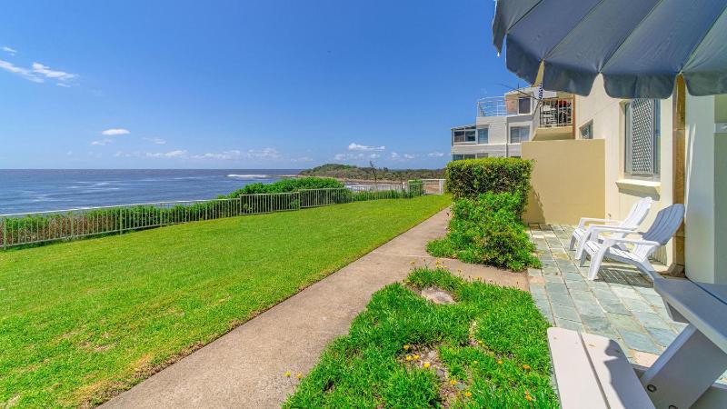 Craigmore 5 - Oceanfront Escape with Yamba's Best Beach Views - Holiday Yamba - image 9