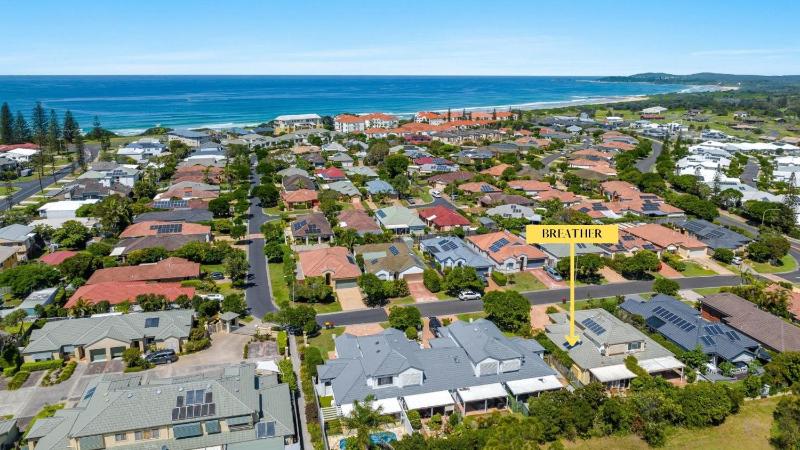 Breather - Pet-Friendly Yamba Escape Just Minutes from Pippi Beach - Holiday Yamba - image 1