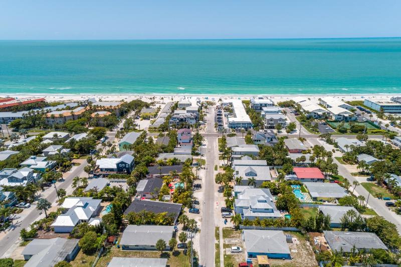 Sea Glass Vacation Home - image 39