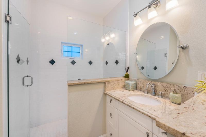 Sea Glass Vacation Home - image 44