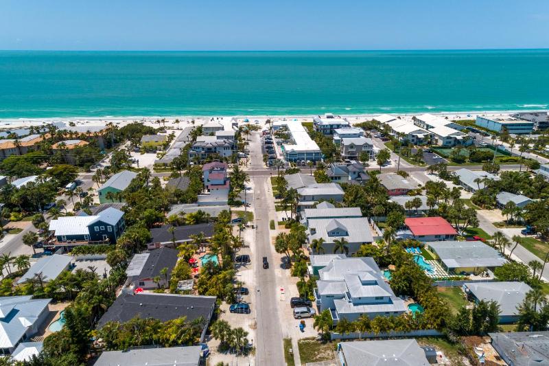 Sea Glass Vacation Home - image 31