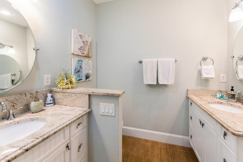 Sea Glass Vacation Home - image 43