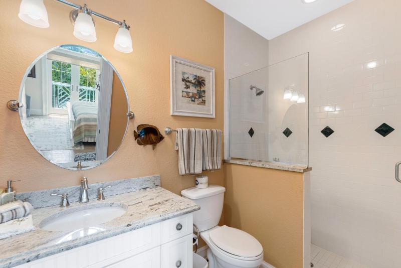 Sea Glass Vacation Home - image 47
