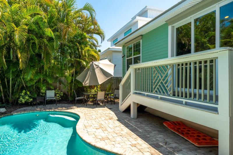 Sea Glass Vacation Home - image 26