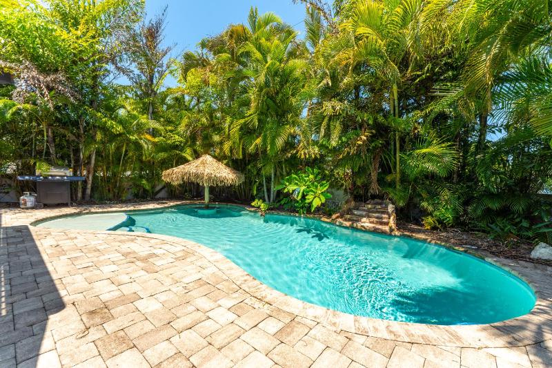 Sea Glass Vacation Home - image 32
