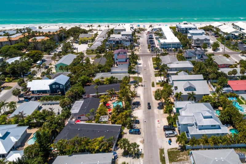 Sea Glass Vacation Home - image 25