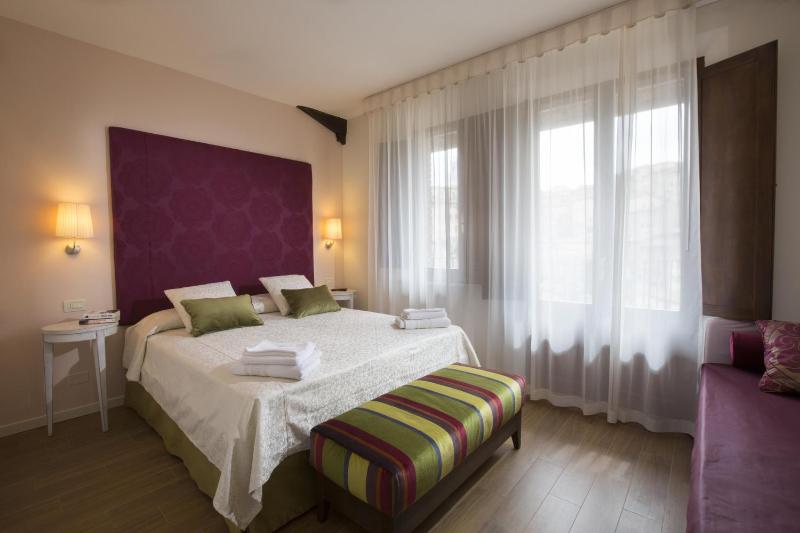 Superior Double or Twin Room with City View image 2