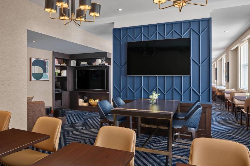 Executive King Room image 3