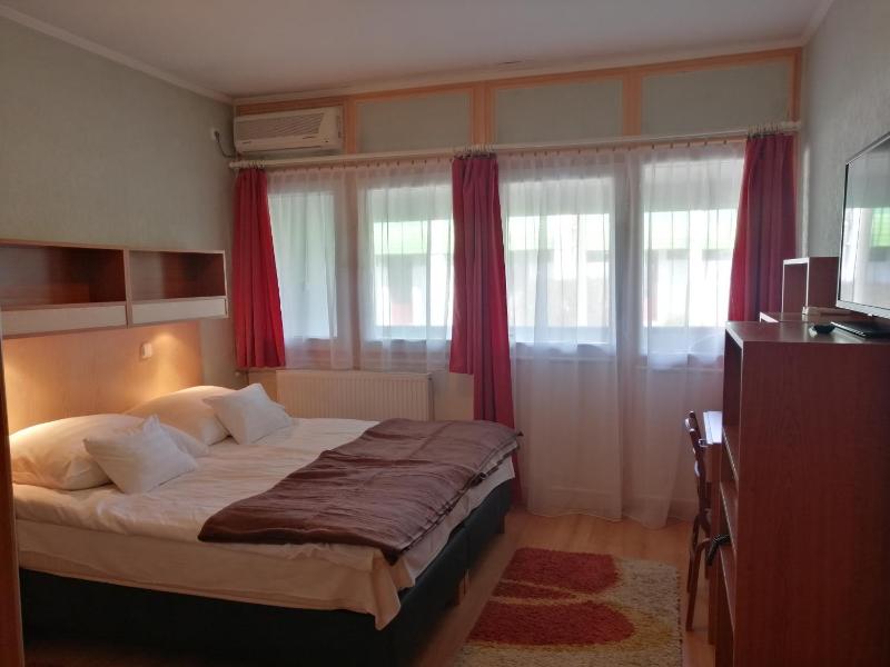 Family Suite with Balcony image 3