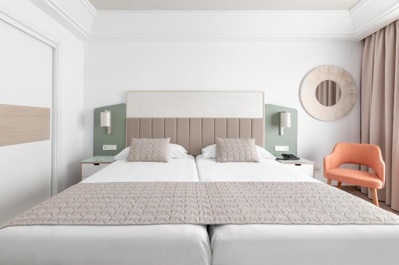 Standard Double Room image 4