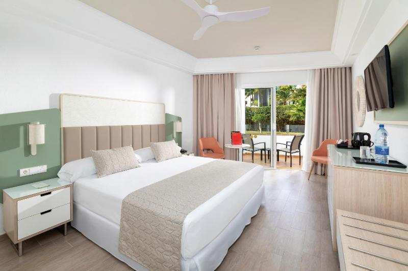 Double Room with Garden View image 1
