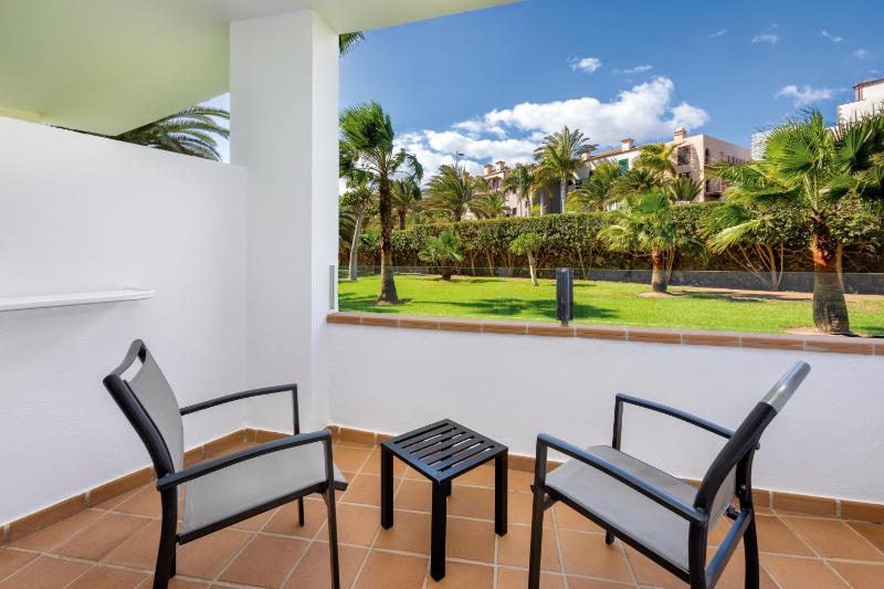 Double Room with Garden View image 3