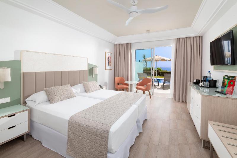 Suite with Private Pool ( Adults Only + 18) image 3