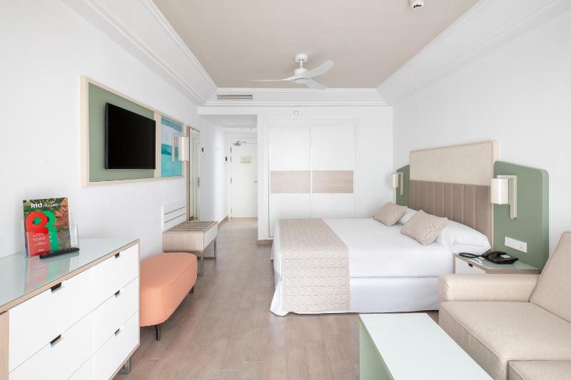 Double Room image 3