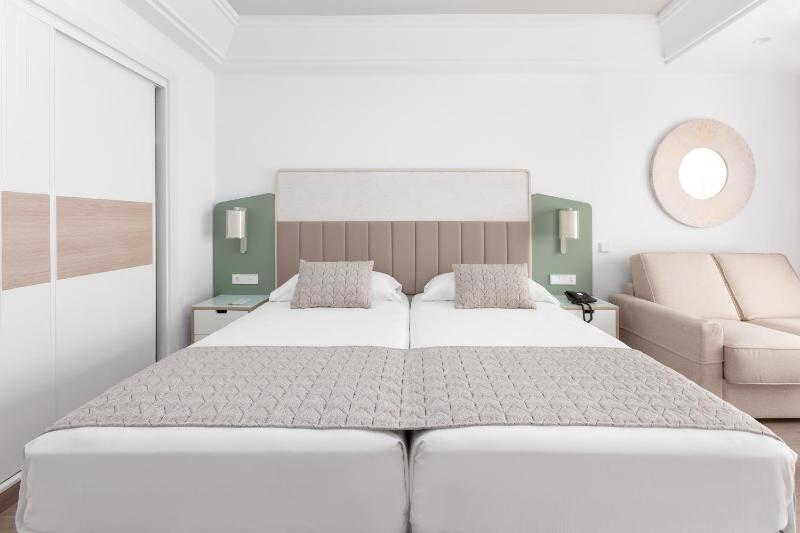 Double Room image 4