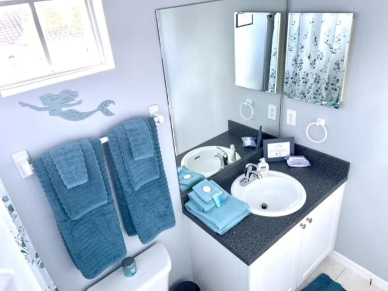 Mermaid Villa near Disney 4 Bedrooms Pool & Spa! - image 4