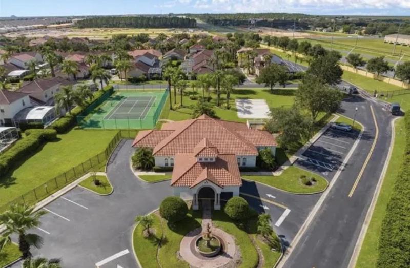 Mermaid Villa near Disney 4 Bedrooms Pool & Spa! - image 47
