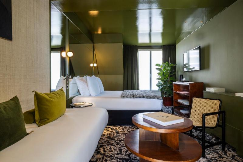 Deluxe Double Room image 1