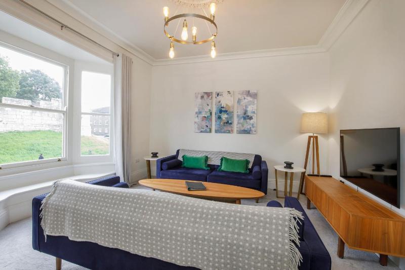 Three-Bedroom Townhouse image 1