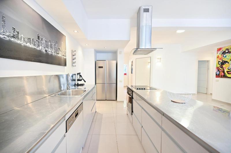 Peaceful 3BR near Frishman Beach by HolyGuest - image 5