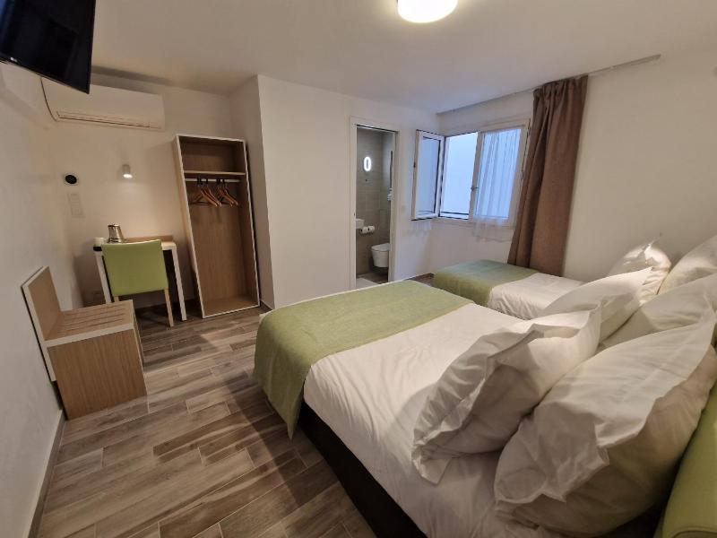 Comfort Triple Room image 1