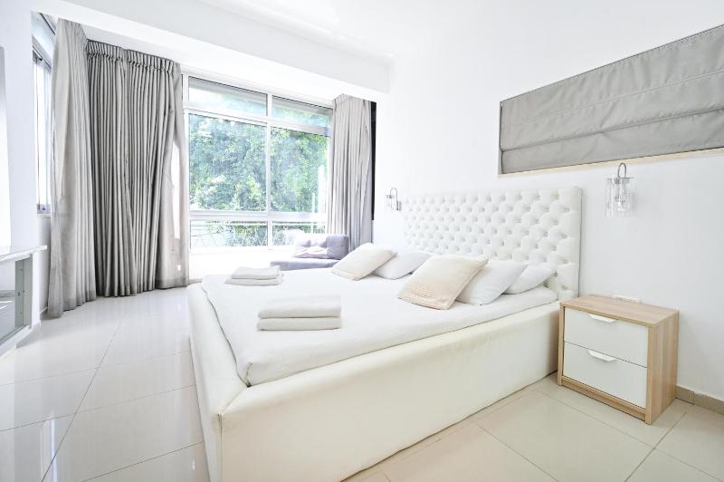 Peaceful 3BR near Frishman Beach by HolyGuest - image 9