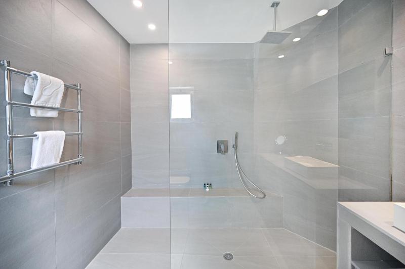 Peaceful 3BR near Frishman Beach by HolyGuest - image 15