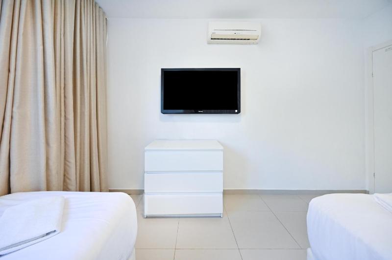 Peaceful 3BR near Frishman Beach by HolyGuest - image 16