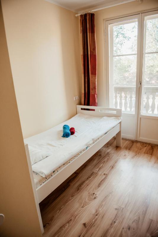 Single Room image 3