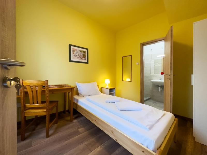Standard Single Room image 1
