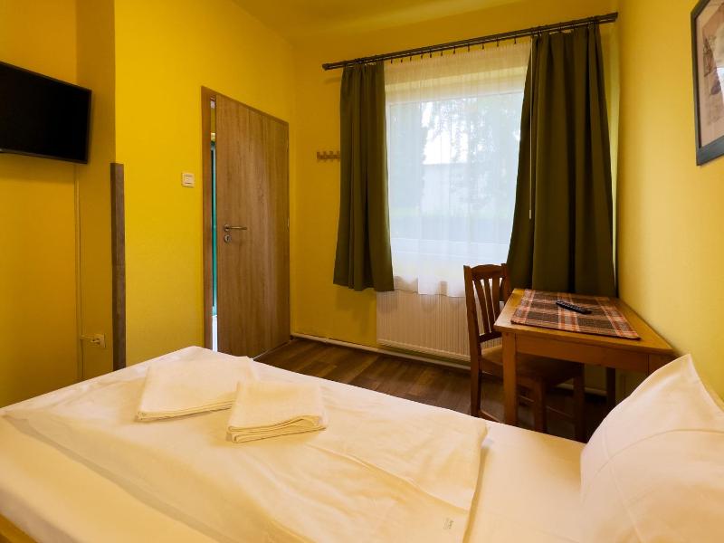 Standard Single Room image 4