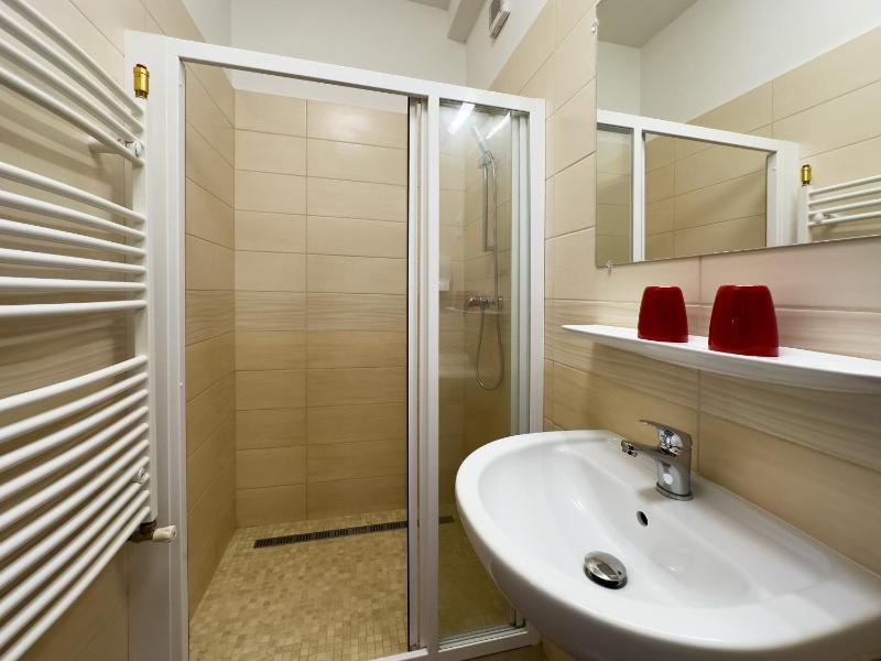 Twin Room with Garden View image 3