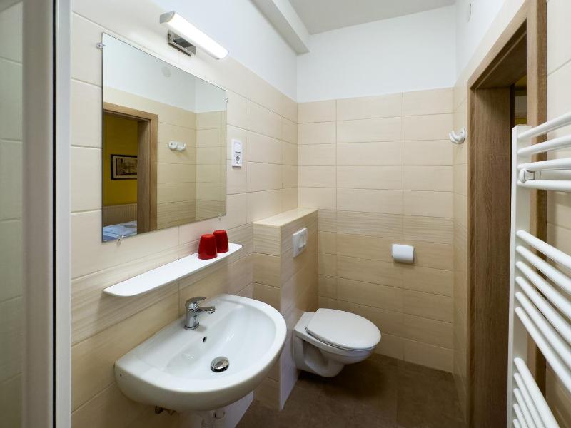 Twin Room with Garden View image 4