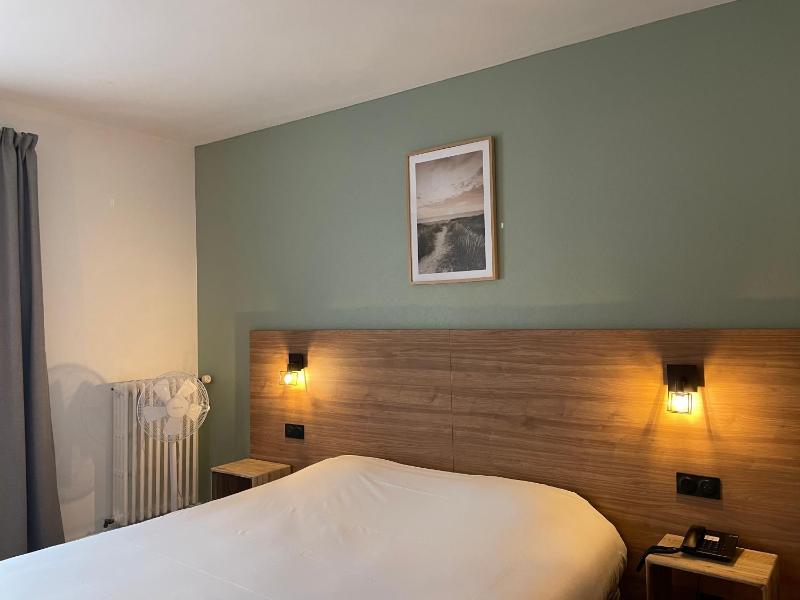 King Room with Garden View image 4