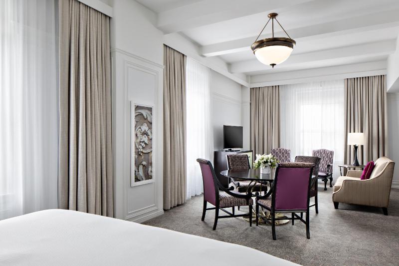 Junior Suite with King Bed image 4